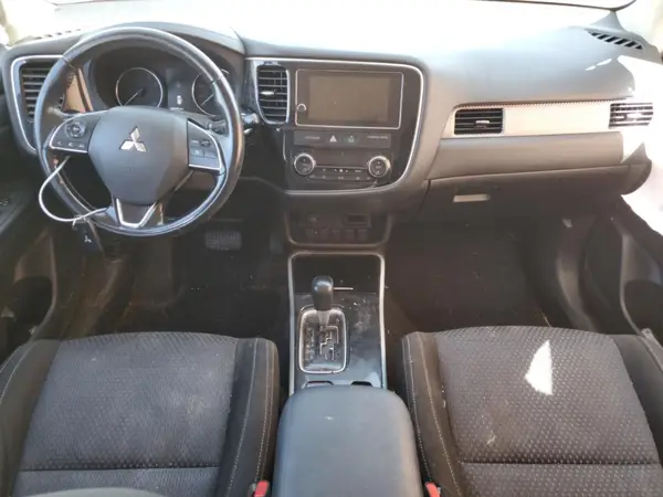JA4AZ3A37HZ049931 2017 MITSUBISHI OUTLANDER - Image 8