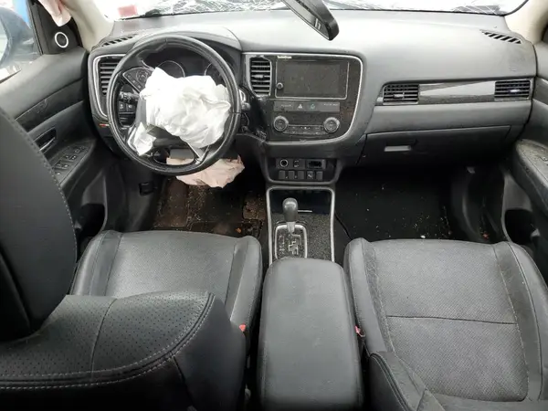 JA4AZ3A37HZ050108 2017 MITSUBISHI OUTLANDER - Image 8