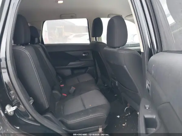 JA4AZ3A37HZ050514 2017 MITSUBISHI OUTLANDER - Image 8