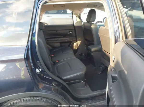 JA4AZ3A37HZ051288 2017 MITSUBISHI OUTLANDER - Image 8