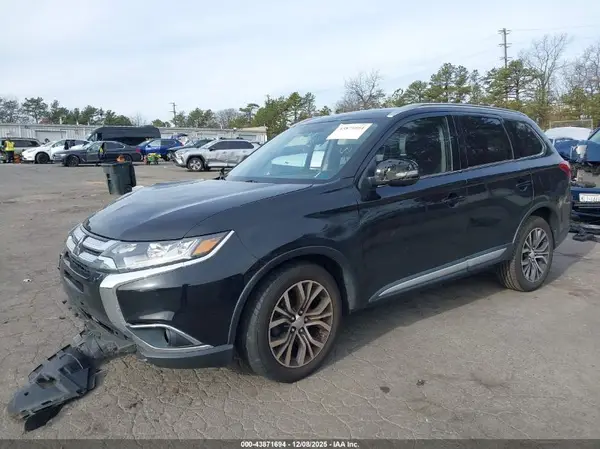 JA4AZ3A37HZ055356 2017 MITSUBISHI OUTLANDER - Image 2