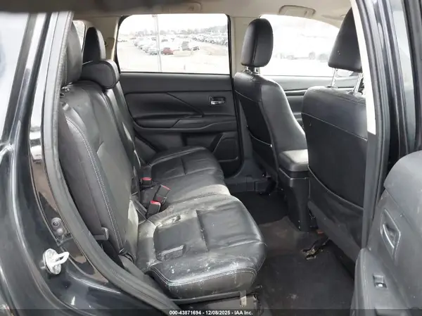 JA4AZ3A37HZ055356 2017 MITSUBISHI OUTLANDER - Image 8