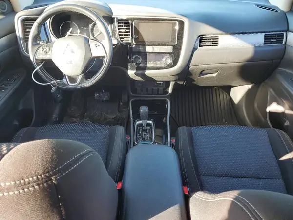 JA4AZ3A37HZ056684 2017 MITSUBISHI OUTLANDER - Image 8