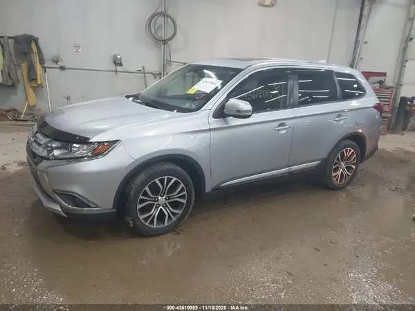 JA4AZ3A37HZ059987 2017 MITSUBISHI OUTLANDER - Image 2