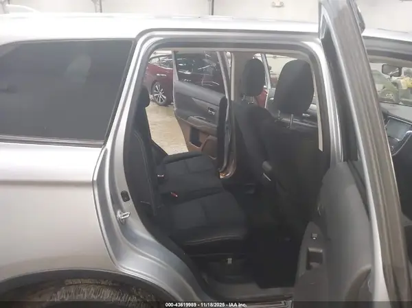 JA4AZ3A37HZ059987 2017 MITSUBISHI OUTLANDER - Image 8
