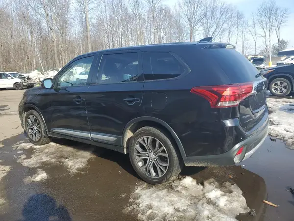 JA4AZ3A37HZ060122 2017 MITSUBISHI OUTLANDER - Image 2