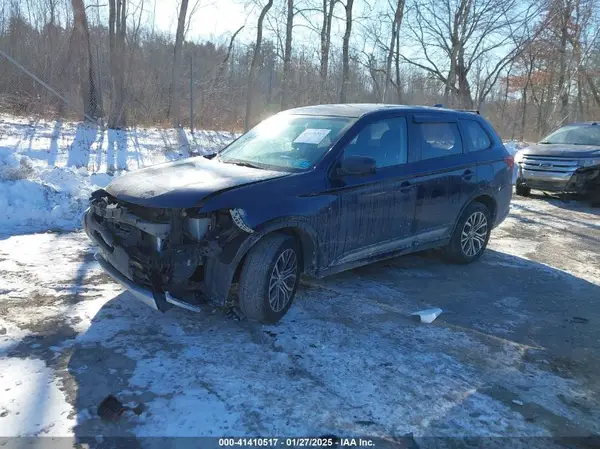 JA4AZ3A37JJ001625 2018 MITSUBISHI OUTLANDER - Image 2