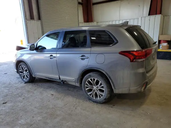 JA4AZ3A37JJ001933 2018 MITSUBISHI OUTLANDER - Image 2