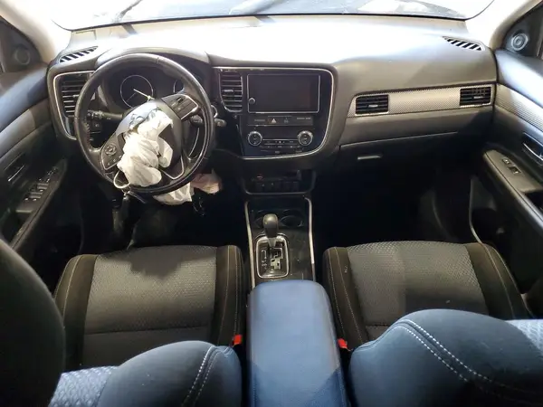 JA4AZ3A37JJ001933 2018 MITSUBISHI OUTLANDER - Image 8
