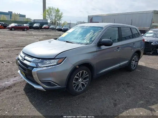 JA4AZ3A37JJ002127 2018 MITSUBISHI OUTLANDER - Image 2
