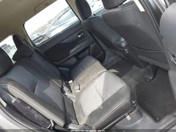 JA4AZ3A37JJ002127 2018 MITSUBISHI OUTLANDER - Image 8
