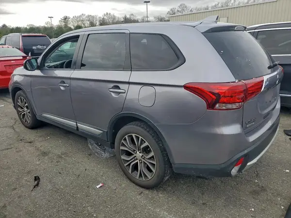 JA4AZ3A37JJ002256 2018 MITSUBISHI OUTLANDER - Image 2