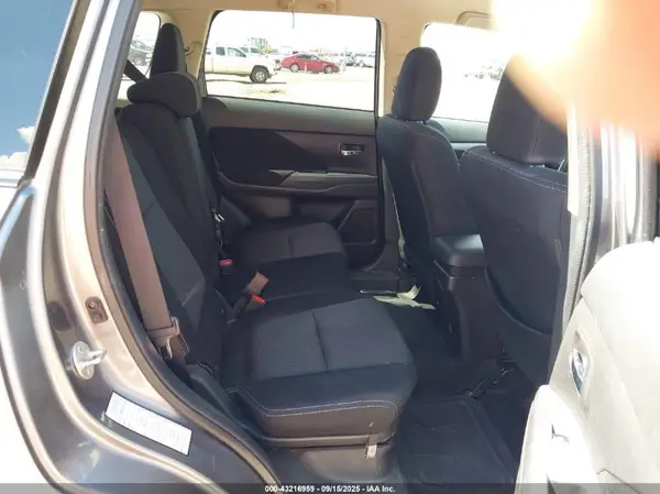 JA4AZ3A37JJ003553 2018 MITSUBISHI OUTLANDER - Image 8
