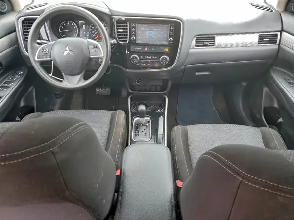 JA4AZ3A37JJ005335 2018 MITSUBISHI OUTLANDER - Image 8