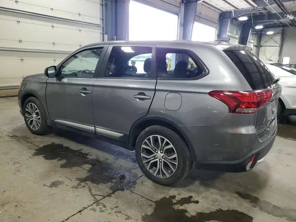 JA4AZ3A37JJ005352 2018 MITSUBISHI OUTLANDER - Image 2