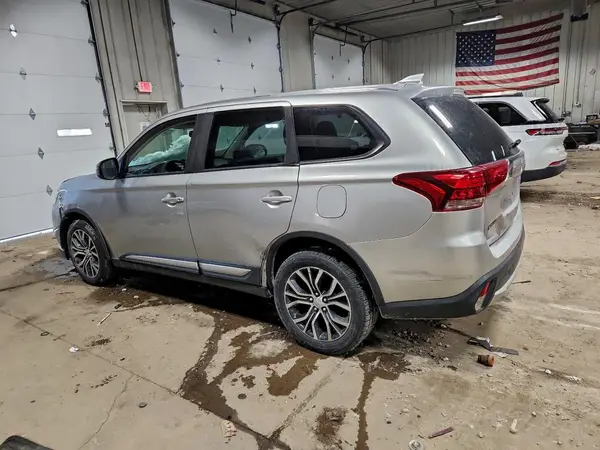 JA4AZ3A37JJ005609 2018 MITSUBISHI OUTLANDER - Image 2