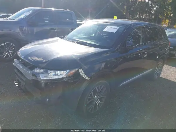 JA4AZ3A37JJ006095 2018 MITSUBISHI OUTLANDER - Image 2