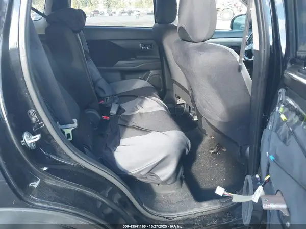 JA4AZ3A37JJ006095 2018 MITSUBISHI OUTLANDER - Image 8
