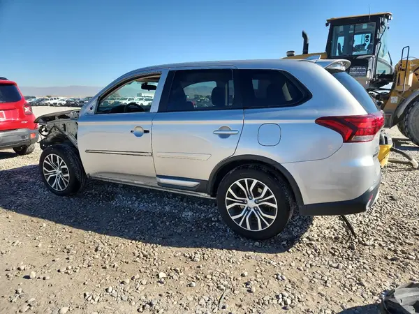 JA4AZ3A37JJ006100 2018 MITSUBISHI OUTLANDER - Image 2