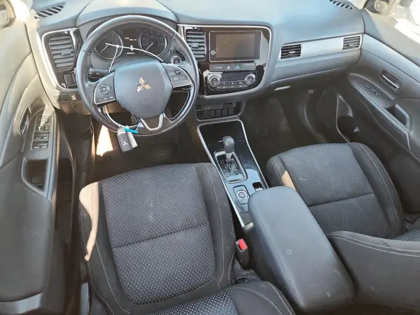 JA4AZ3A37JJ006100 2018 MITSUBISHI OUTLANDER - Image 8