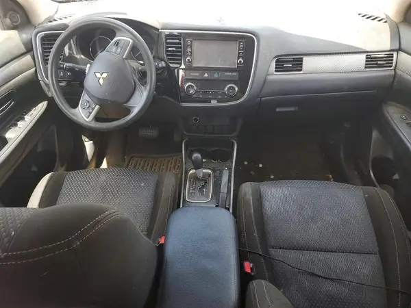 JA4AZ3A37JJ006131 2018 MITSUBISHI OUTLANDER - Image 8