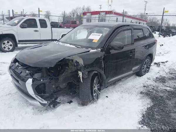 JA4AZ3A37JJ006372 2018 MITSUBISHI OUTLANDER - Image 2