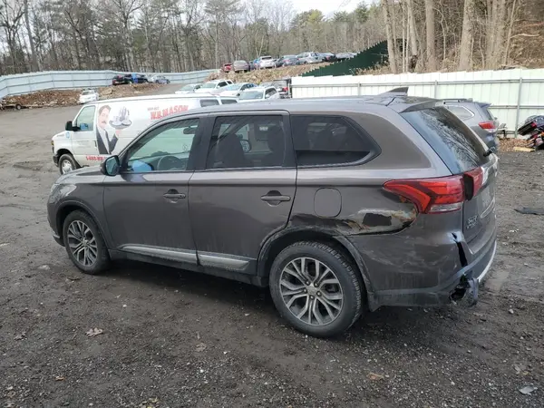 JA4AZ3A37JZ004980 2018 MITSUBISHI OUTLANDER - Image 2