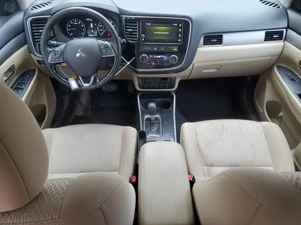 JA4AZ3A37JZ004980 2018 MITSUBISHI OUTLANDER - Image 8