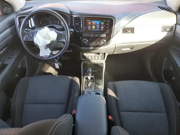JA4AZ3A37JZ006874 2018 MITSUBISHI OUTLANDER - Image 8