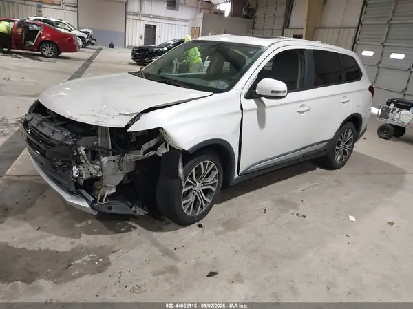 JA4AZ3A37JZ008978 2018 MITSUBISHI OUTLANDER - Image 2