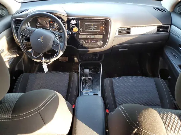 JA4AZ3A37JZ014621 2018 MITSUBISHI OUTLANDER - Image 8