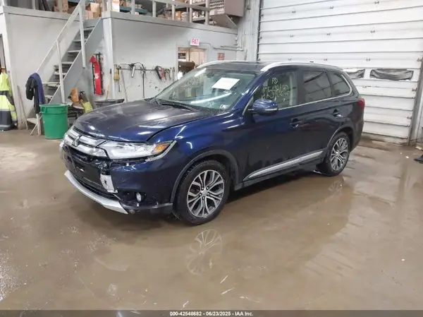 JA4AZ3A37JZ017700 2018 MITSUBISHI OUTLANDER - Image 2