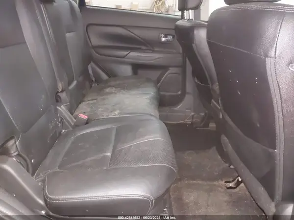 JA4AZ3A37JZ017700 2018 MITSUBISHI OUTLANDER - Image 8