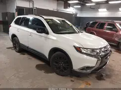 JA4AZ3A37JZ020421 2018 MITSUBISHI OUTLANDER