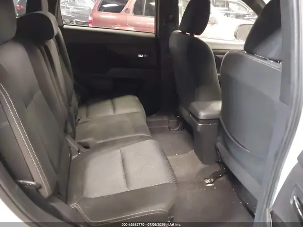 JA4AZ3A37JZ020421 2018 MITSUBISHI OUTLANDER - Image 8