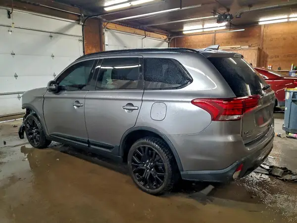 JA4AZ3A37JZ027871 2018 MITSUBISHI OUTLANDER - Image 2