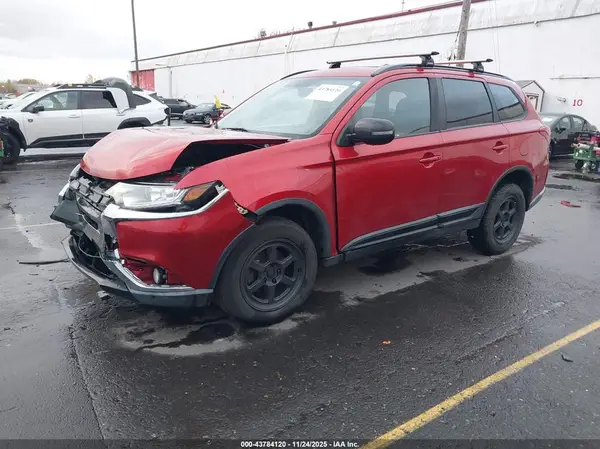 JA4AZ3A37JZ028258 2018 MITSUBISHI OUTLANDER - Image 2
