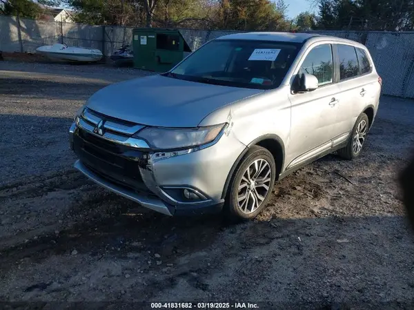 JA4AZ3A37JZ039633 2018 MITSUBISHI OUTLANDER - Image 2