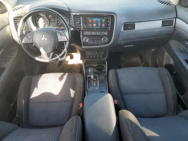 JA4AZ3A37JZ040829 2018 MITSUBISHI OUTLANDER - Image 8