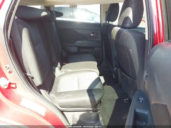 JA4AZ3A37JZ041740 2018 MITSUBISHI OUTLANDER - Image 8