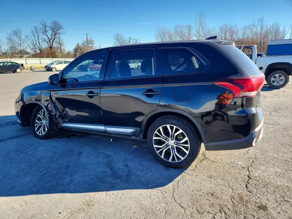 JA4AZ3A37JZ042239 2018 MITSUBISHI OUTLANDER - Image 2
