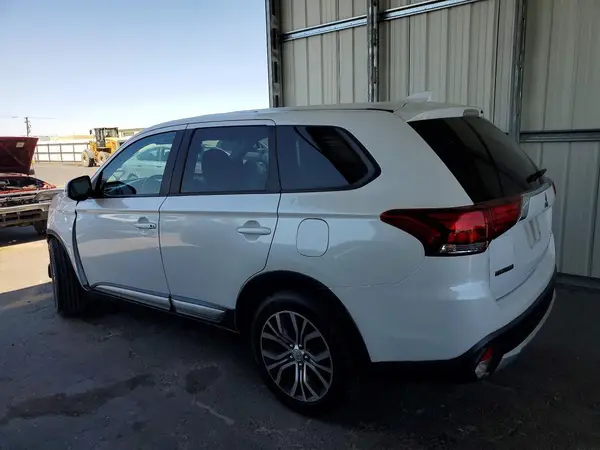 JA4AZ3A37JZ042998 2018 MITSUBISHI OUTLANDER - Image 2