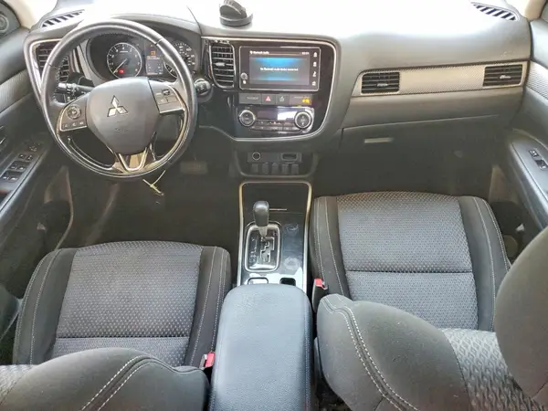 JA4AZ3A37JZ042998 2018 MITSUBISHI OUTLANDER - Image 8