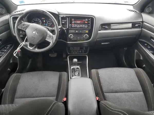 JA4AZ3A37JZ049398 2018 MITSUBISHI OUTLANDER - Image 8
