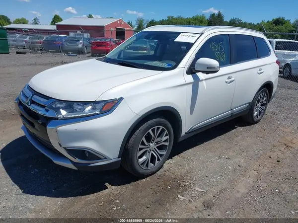 JA4AZ3A37JZ049756 2018 MITSUBISHI OUTLANDER - Image 2