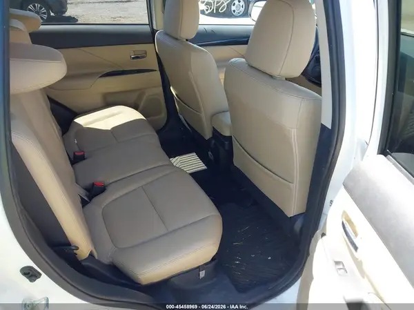 JA4AZ3A37JZ049756 2018 MITSUBISHI OUTLANDER - Image 8