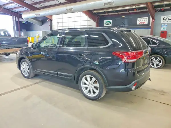 JA4AZ3A37JZ050020 2018 MITSUBISHI OUTLANDER - Image 2
