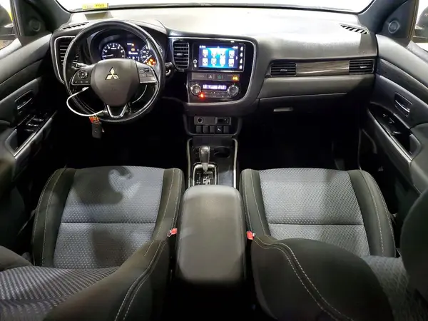 JA4AZ3A37JZ050020 2018 MITSUBISHI OUTLANDER - Image 8