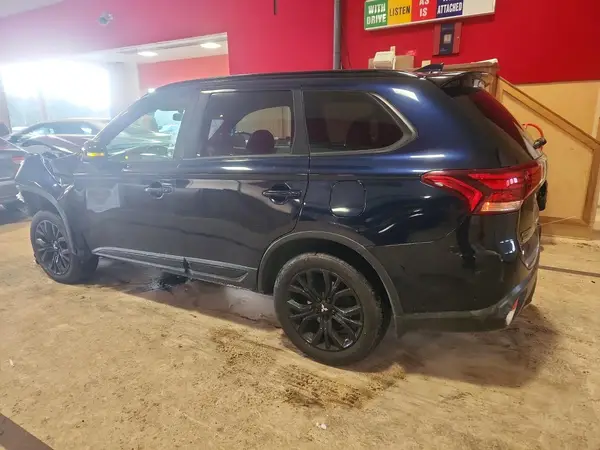 JA4AZ3A37JZ051152 2018 MITSUBISHI OUTLANDER - Image 2