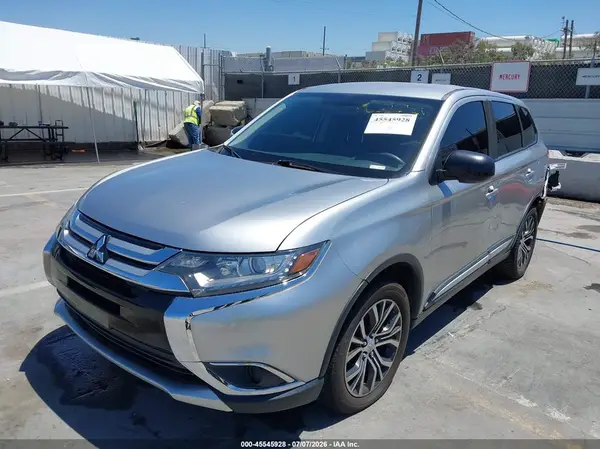 JA4AZ3A37JZ052916 2018 MITSUBISHI OUTLANDER - Image 2